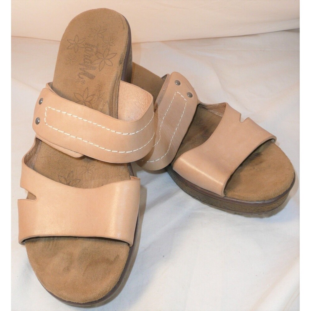 Women's Tara M Cher Slides Sandals Size US 8 Kaki Tan Colored Strappy Pre-Owned
